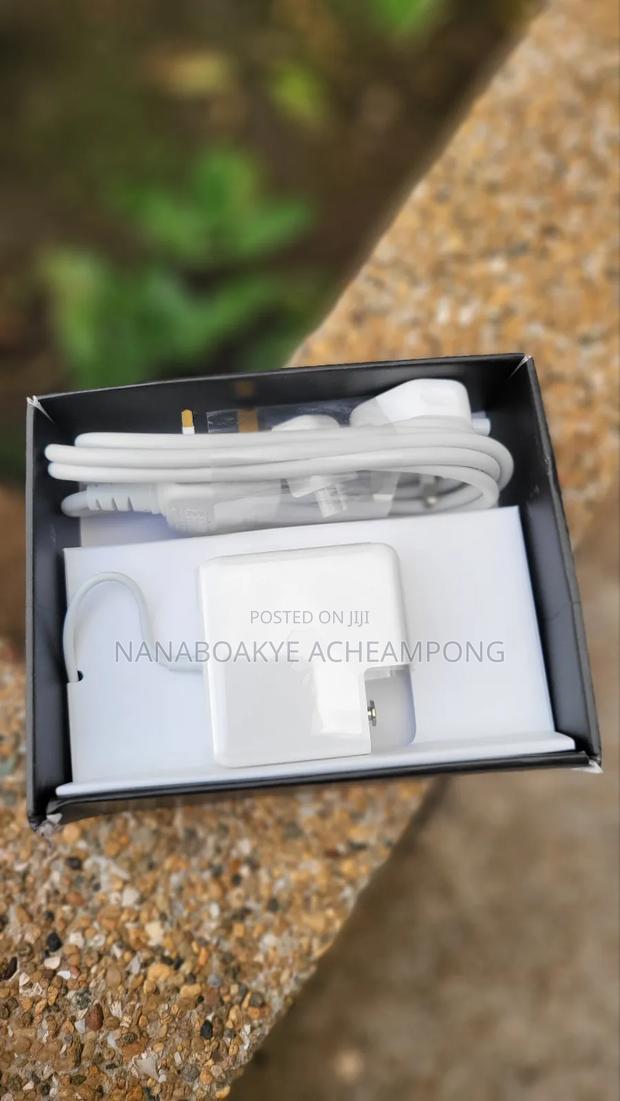 Original Uk 65w Apple Laptops Charger · Photo 3