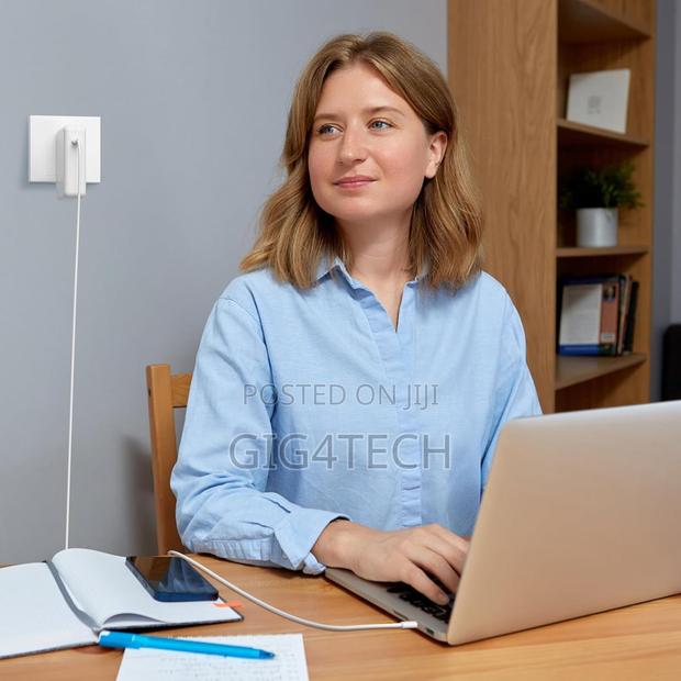 Macbook Pro Charger 140w Usb-C · Photo 3