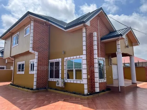 4bdrm House in Sakumono for rent · Photo 1