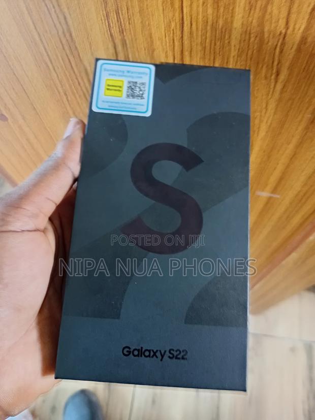 New Samsung Galaxy S22 5G 128 GB Black · Photo 1