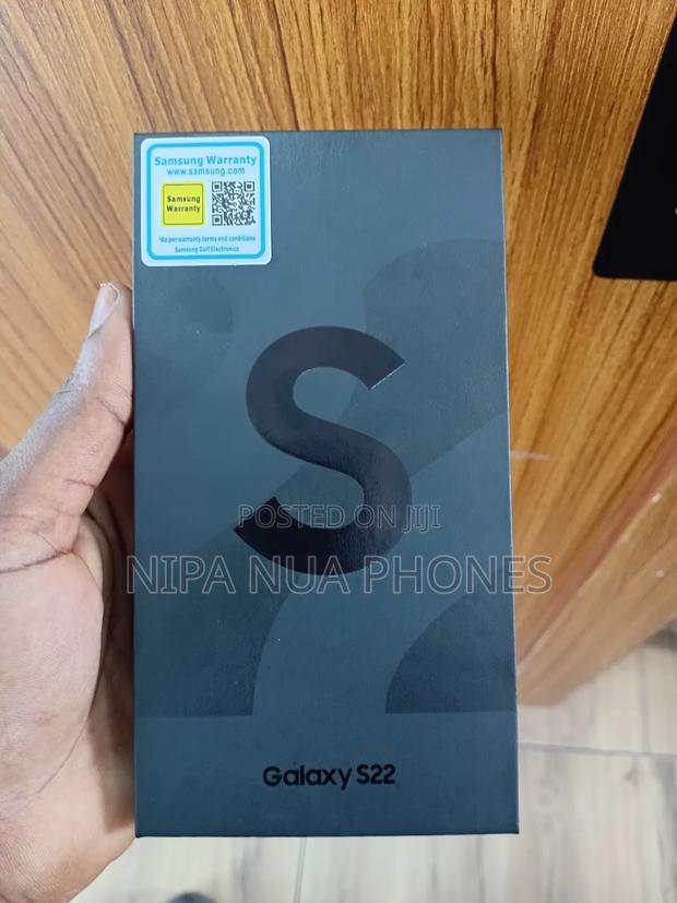 New Samsung Galaxy S22 5G 128 GB Black · Photo 2