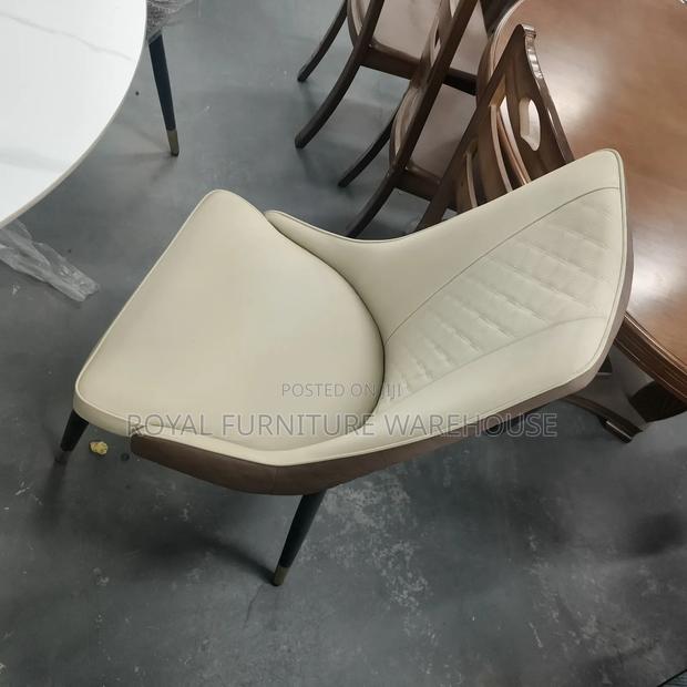 Round Dining Table Set (T001-F14) · Photo 2