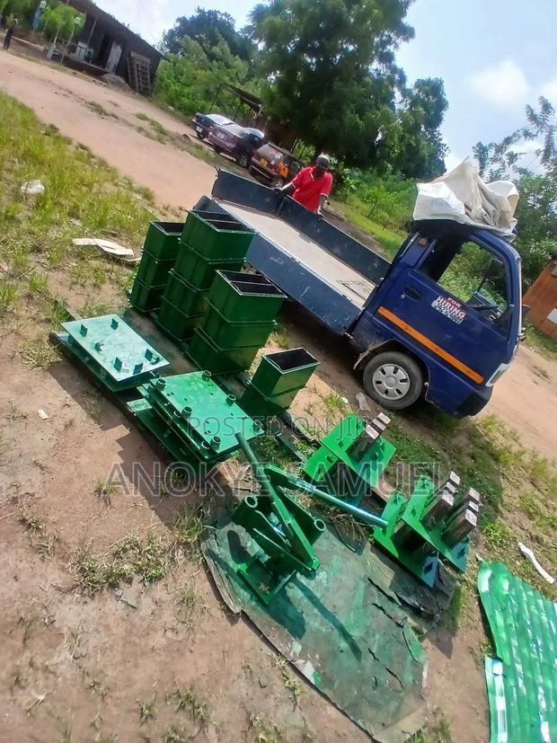 Concrete Block Machine · Photo 2