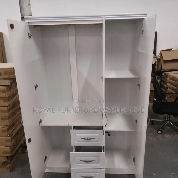 Modern White Three-Door Wardrobe · Photo 2