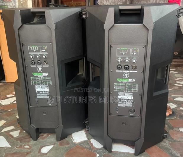 Mackie Thump15a 15" Powered Loudspeakers. · Photo 2