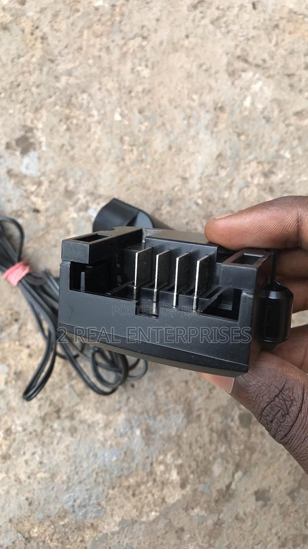 Original Black Decker Lithium Ion Battery Charger 8 to 20v Max · Photo 3