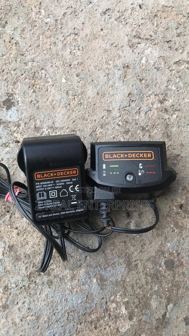 Original Black Decker Lithium Ion Battery Charger 8 to 20v Max · Photo 1