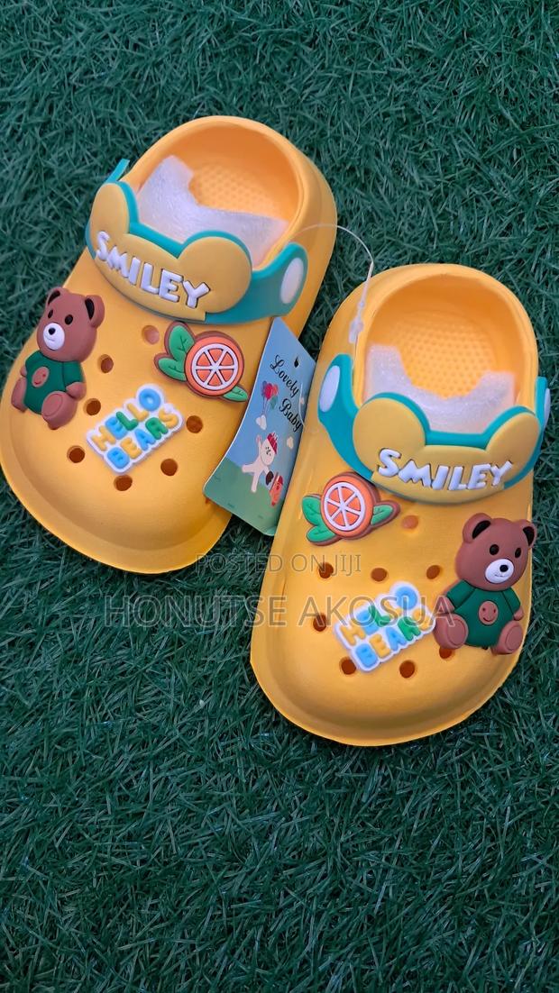 Yellow Crocs for Toddlers and Babies · Photo 1