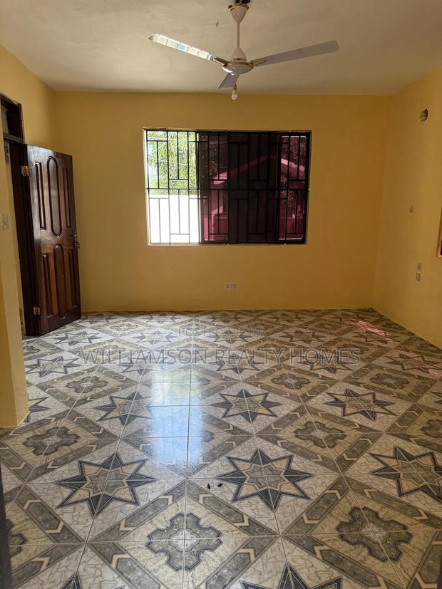 3bdrm Apartment in Hfc Estate Area, Spintex for rent · Photo 2