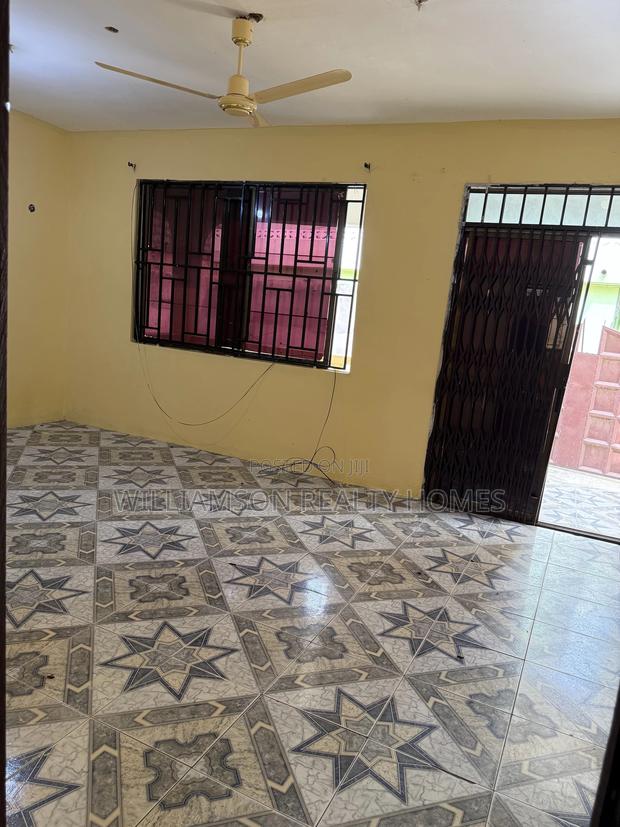 3bdrm Apartment in Hfc Estate Area, Spintex for rent · Photo 3