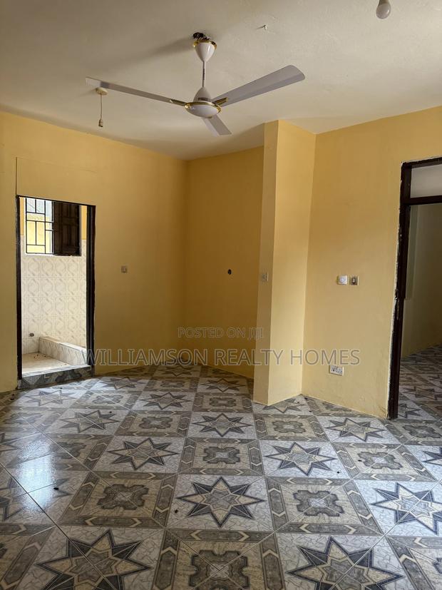 3bdrm Apartment in Hfc Estate Area, Spintex for rent · Photo 8