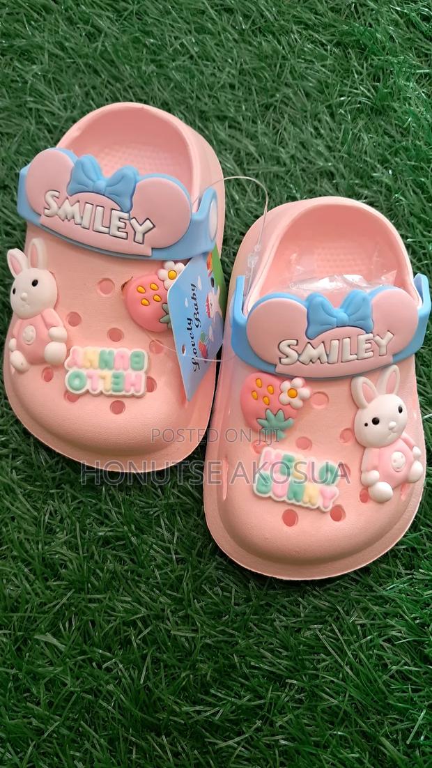 Pink Crocs for Toddlers and Babies · Photo 1