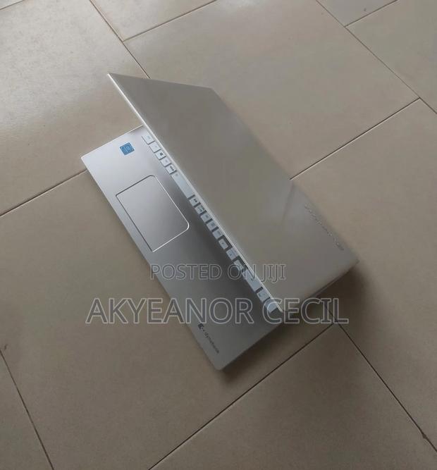 New Laptop Toshiba 8GB Intel Celeron SSD 256GB · Photo 4