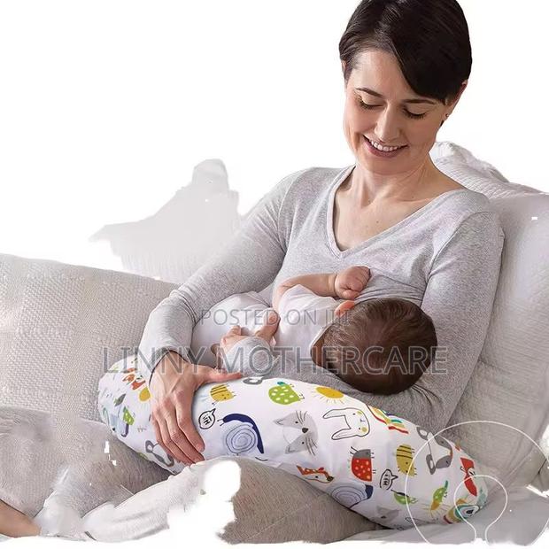 Nursing/Breastfeeding Pillow · Photo 4