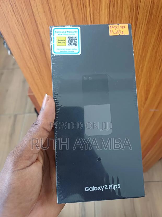 New Samsung Galaxy Z Flip5 256 GB Purple · Photo 2