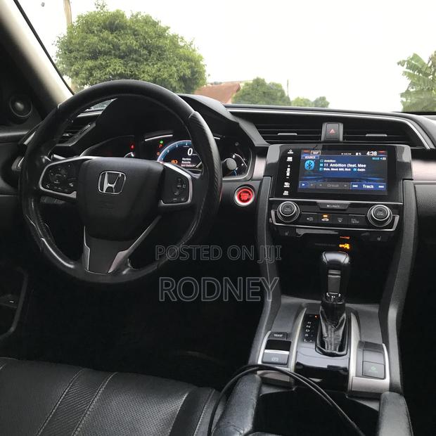 Honda Civic Touring 4dr Sedan (1.5L 4cyl) 2017 Black · Photo 6