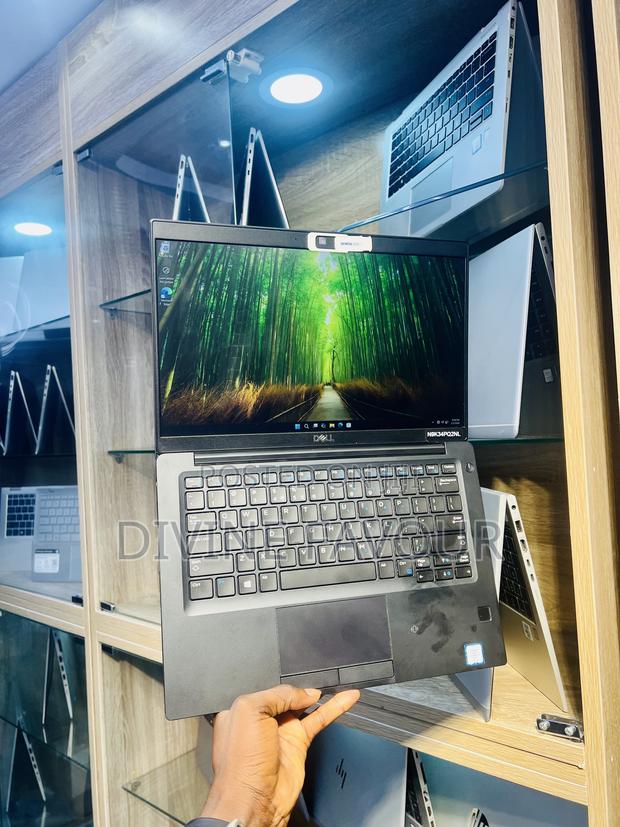 Laptop Dell Latitude 7390 8GB Intel Core I7 SSD 256GB · Photo 2