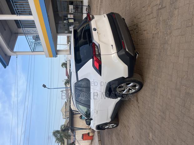 Toyota RAV4 2020 White · Photo 7