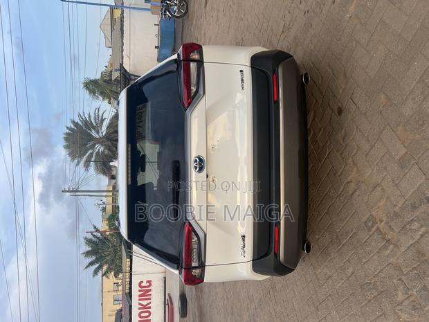 Toyota RAV4 2020 White · Photo 8