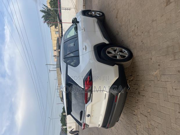 Toyota RAV4 2020 White · Photo 6