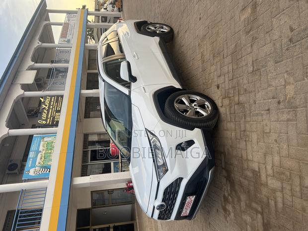 Toyota RAV4 2020 White · Photo 3