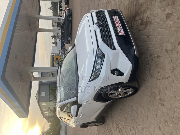 Toyota RAV4 2020 White · Photo 2