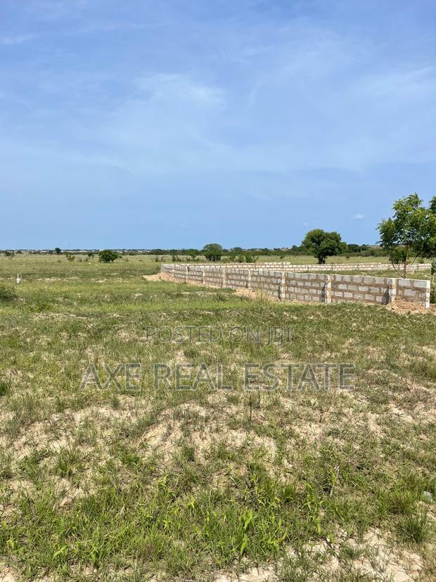 Best Prices on Estate Lands. Half Plot · Photo 2