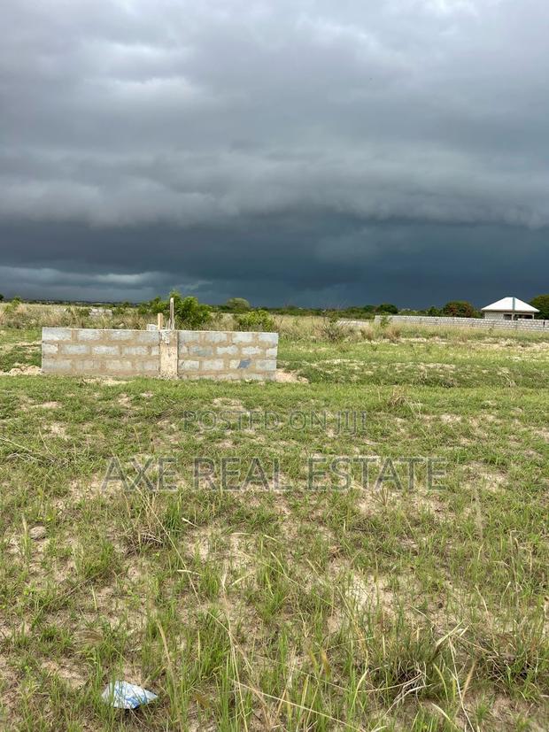 Best Prices on Estate Lands. Half Plot · Photo 3