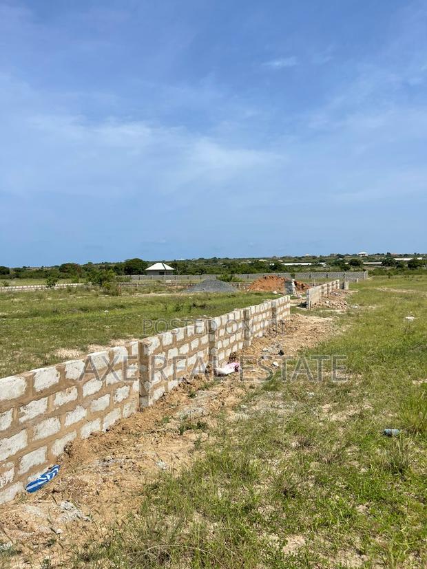 Best Reduction Deals on Lands. Half Plot · Photo 1