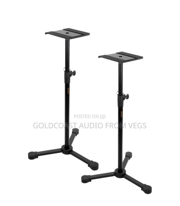 Yamaha Hs8i Powered Studio Monitors With Stands and Isolation Pads Kit · Photo 4