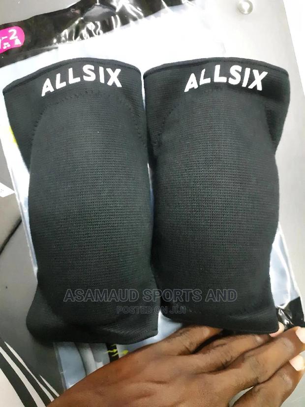 Original Knee Pad For Volleyball Players At Cool Price · Photo 3