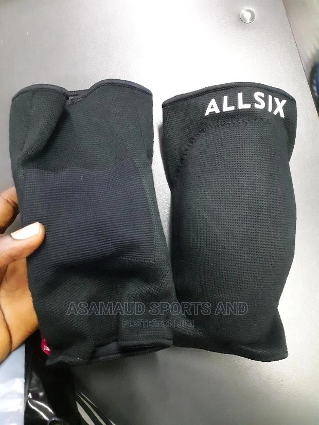 Original Knee Pad For Volleyball Players At Cool Price · Photo 4