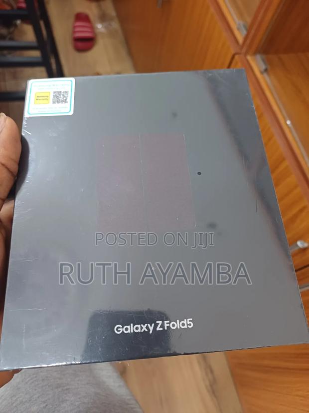 New Samsung Galaxy Z Fold 5 512 GB Gray · Photo 2