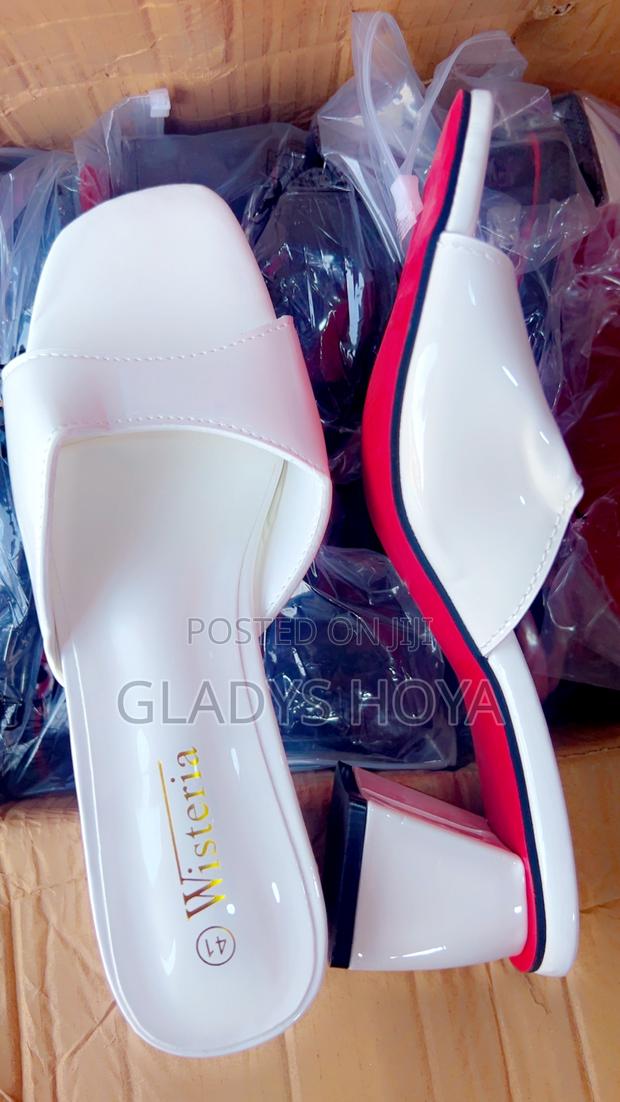 Block Slippers Heels · Photo 2