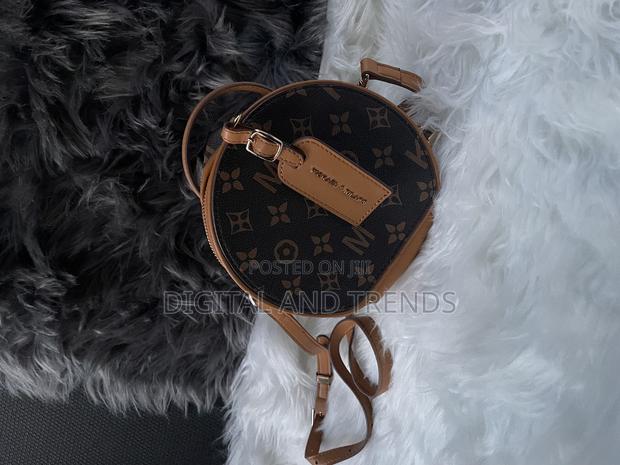 Round Monogram Crossbody Bag. · Photo 3