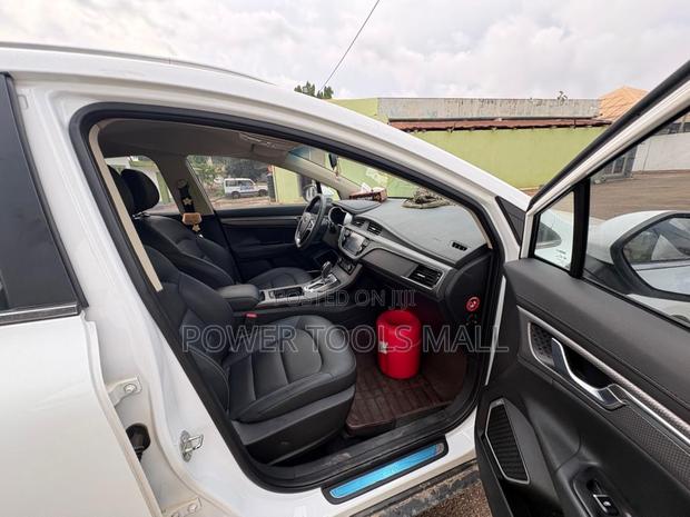 Geely Emgrand EC7 2017 White · Photo 3