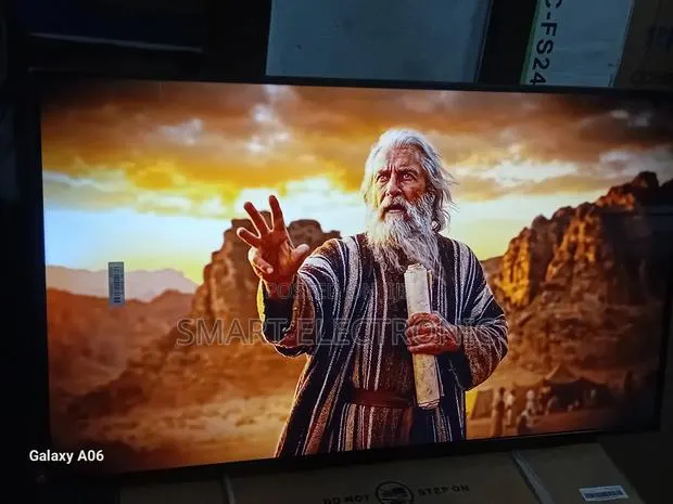 Samsung 43” Premium Crystal Uhd Television · Photo 1