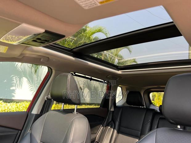 Nissan Rogue SV 2023 Red · Photo 6