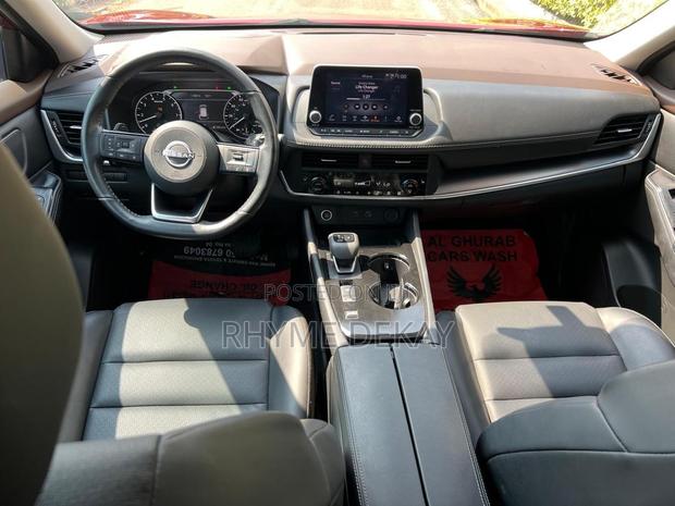 Nissan Rogue SV 2023 Red · Photo 7