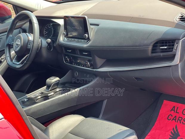 Nissan Rogue SV 2023 Red · Photo 8