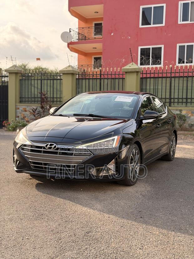 Hyundai Elantra Limited 2019 Black · Photo 3