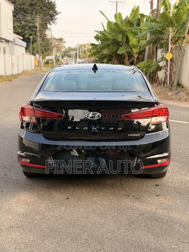 Hyundai Elantra Limited 2019 Black · Photo 5
