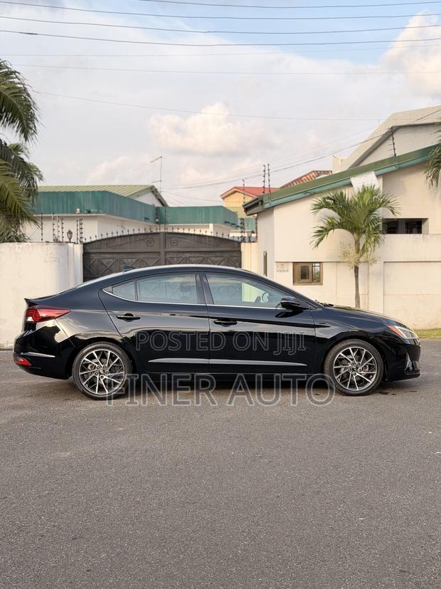 Hyundai Elantra Limited 2019 Black · Photo 4