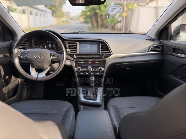 Hyundai Elantra Limited 2019 Black · Photo 7