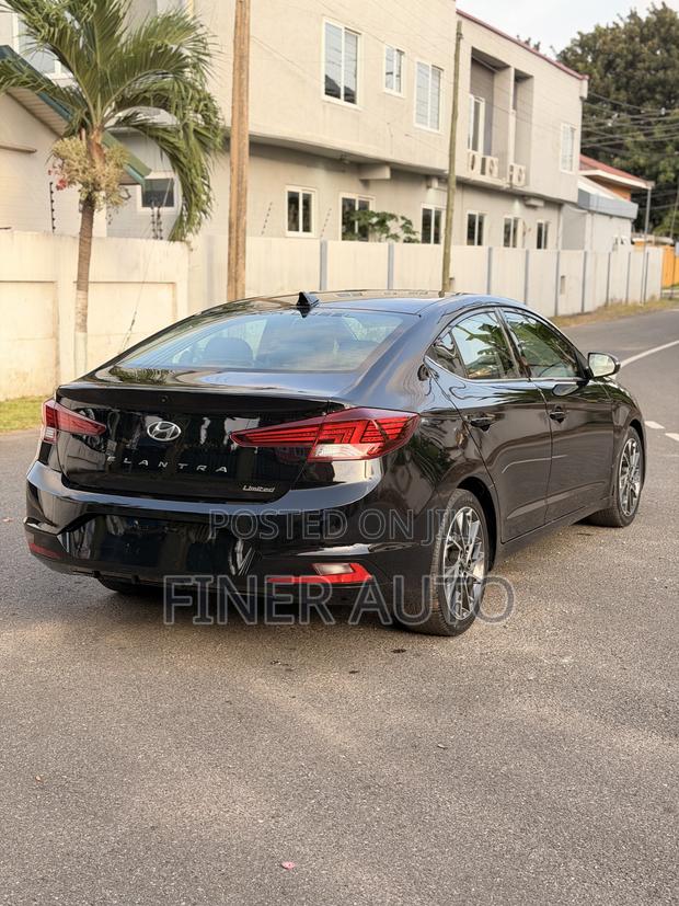 Hyundai Elantra Limited 2019 Black · Photo 6