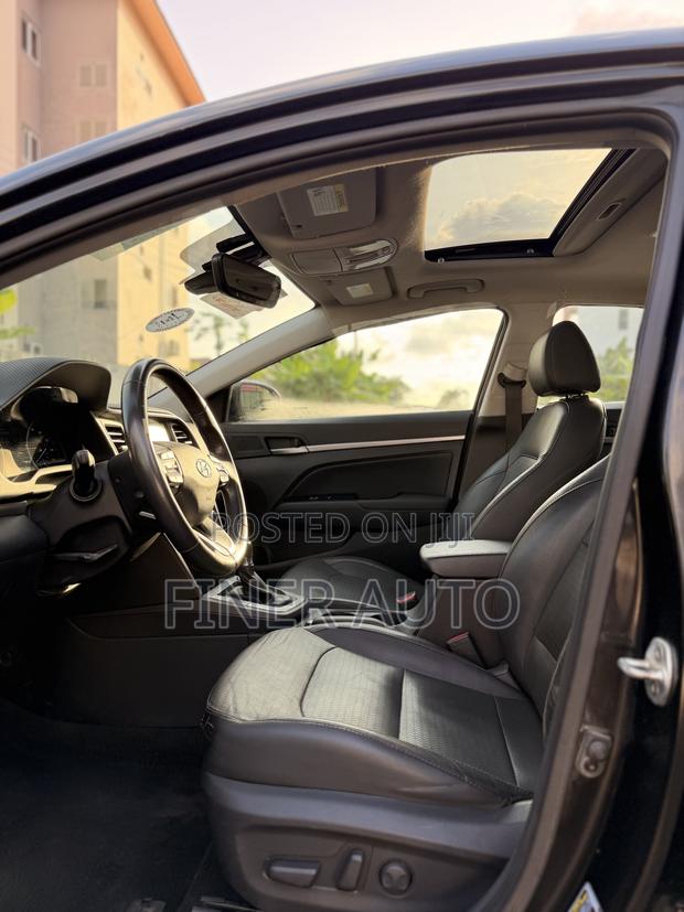 Hyundai Elantra Limited 2019 Black · Photo 8