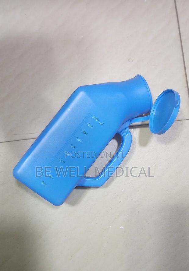 Plastic Urine Can · Photo 1