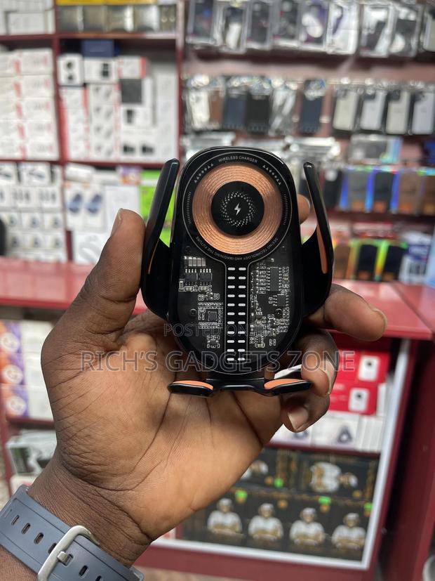 Upgrade Your Drive With the C28 Smart Infrared Car Holder! · Photo 5