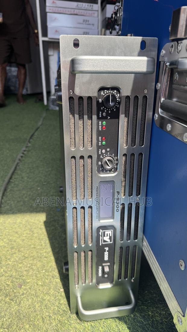 Ev Bass Amplifier Original P9300 · Photo 1