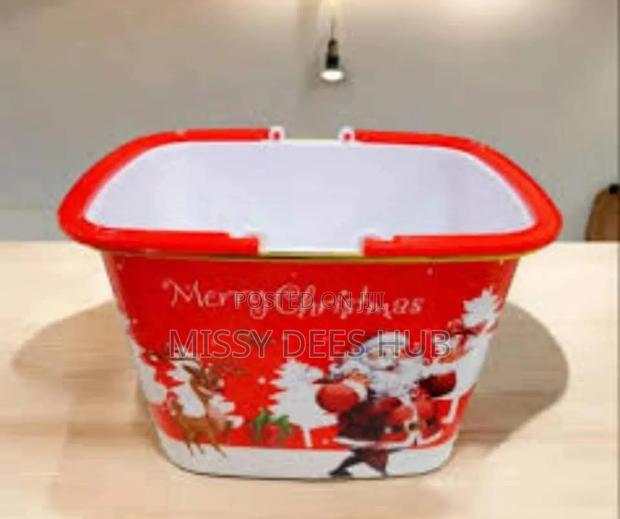 Christmas Themed Plastic Basket · Photo 2